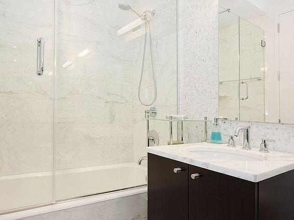 5th image of 4630 Center Blvd #509