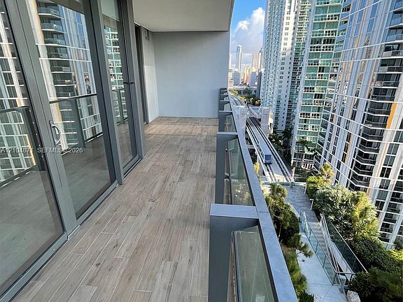 3rd image of 68 SE 6th St APT 909