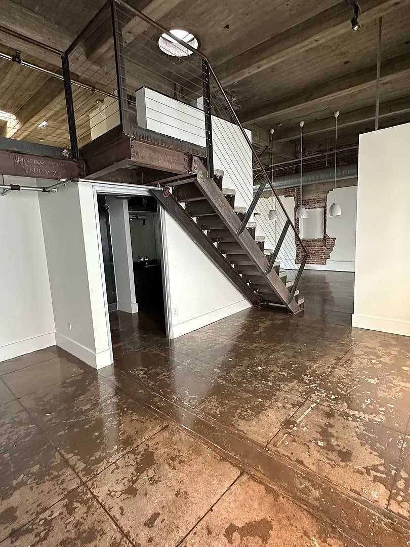 Hellman Lofts — Photo 4