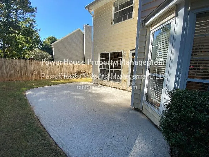 605 Suwanee Lakes Cir — Photo 43