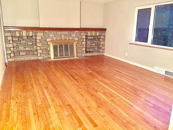 3rd image of 920 E Essex Ave
