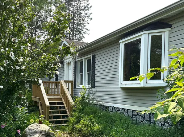 446 Lou Alice Dr, Columbiaville, MI 48421