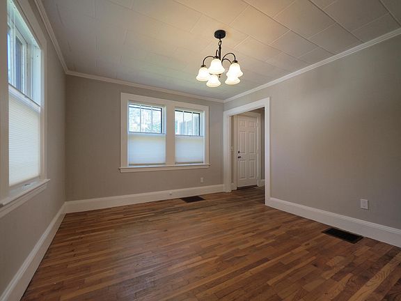 4th image of 8 Fairview Avenue