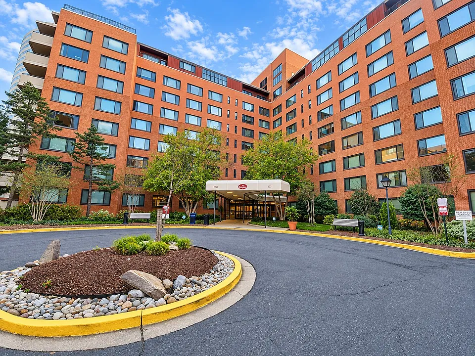 1021 Arlington Blvd #829