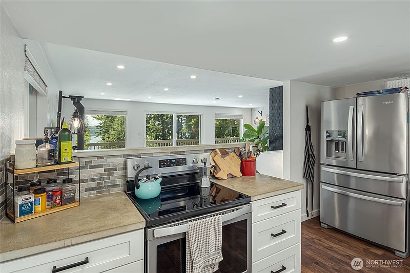 4th image of 2097 Gull Way