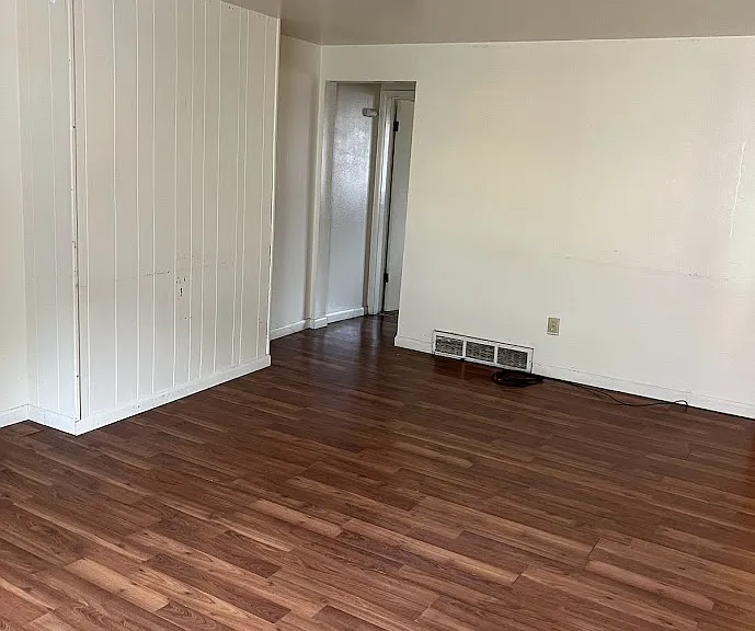 700 McMasters Ave — Photo 3