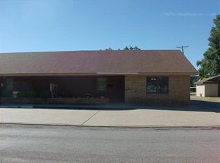 406 W 3rd St, Hobart, OK 73651