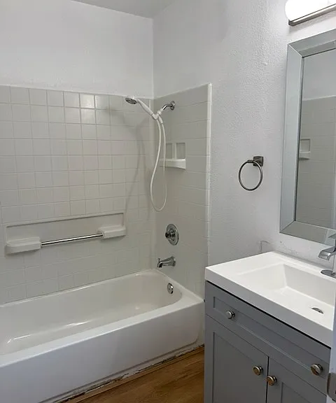 37 W 6th St — Photo 16