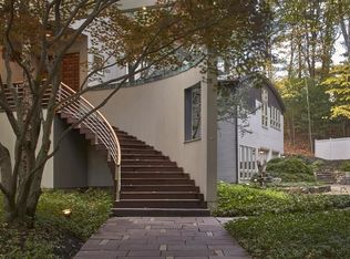 44 Maple St, Sherborn, MA 01770