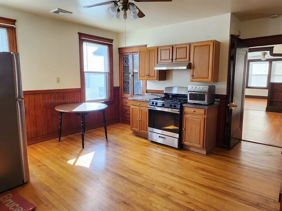 Kitchen/stove area