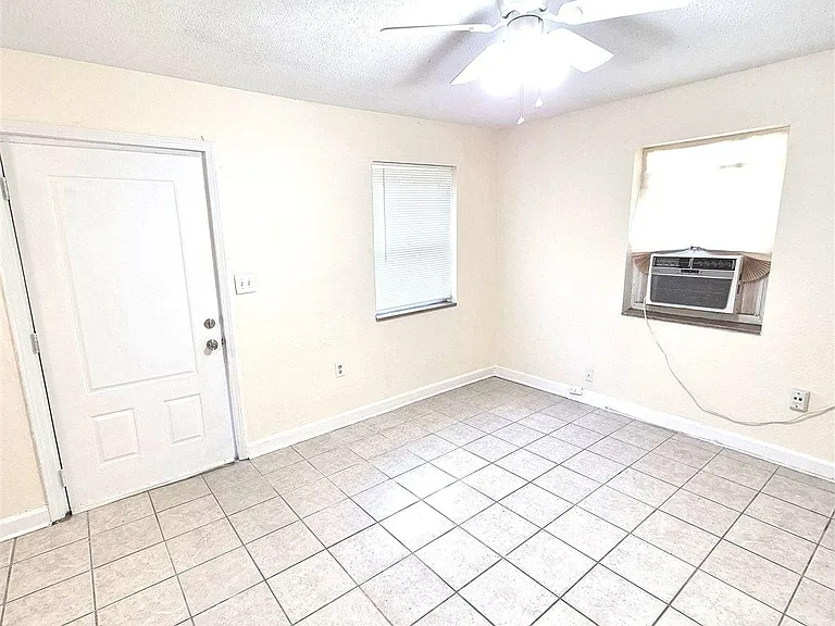2 Ellis Dr #A — Photo 4