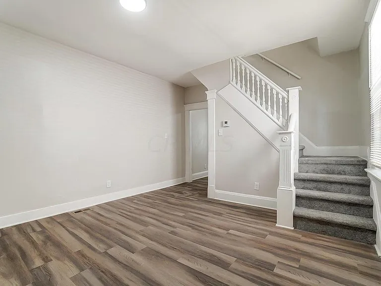 294 Dakota Ave — Photo 8