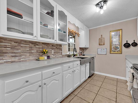 3rd image of 304 6th St W