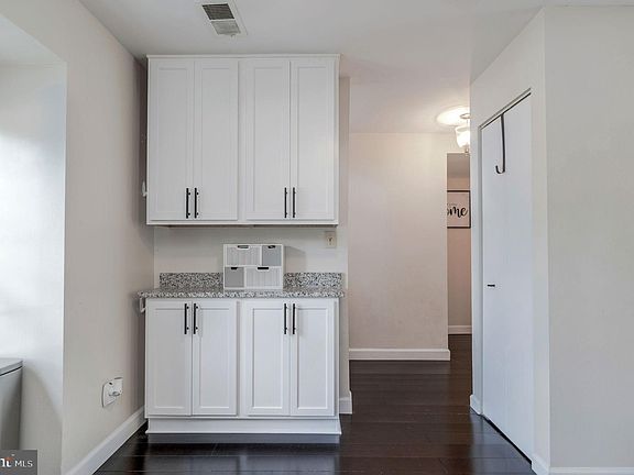 5th image of 4241 Stockbridge Dr