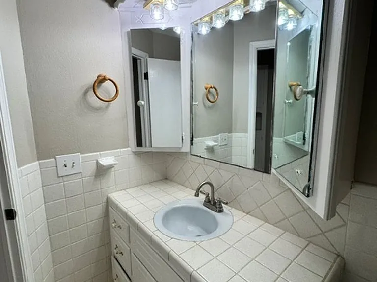 2204 Edgewood Dr — Photo 17