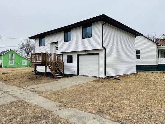 2nd image of 900 18th Ave