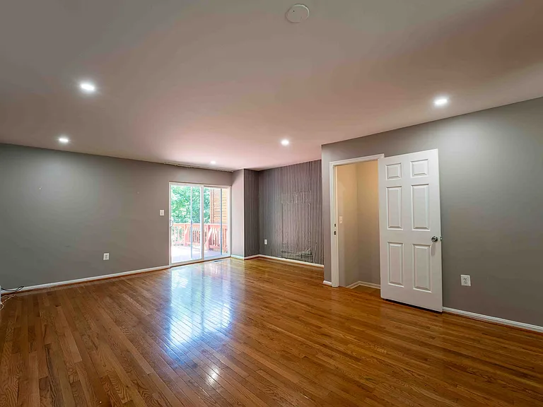 18246 Fox Chase Cir — Photo 16