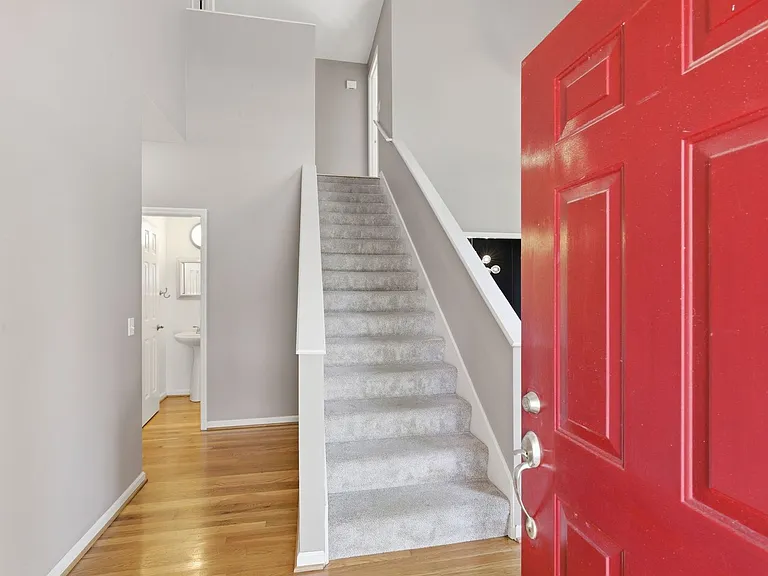 913 Magnolia Ct W — Photo 3