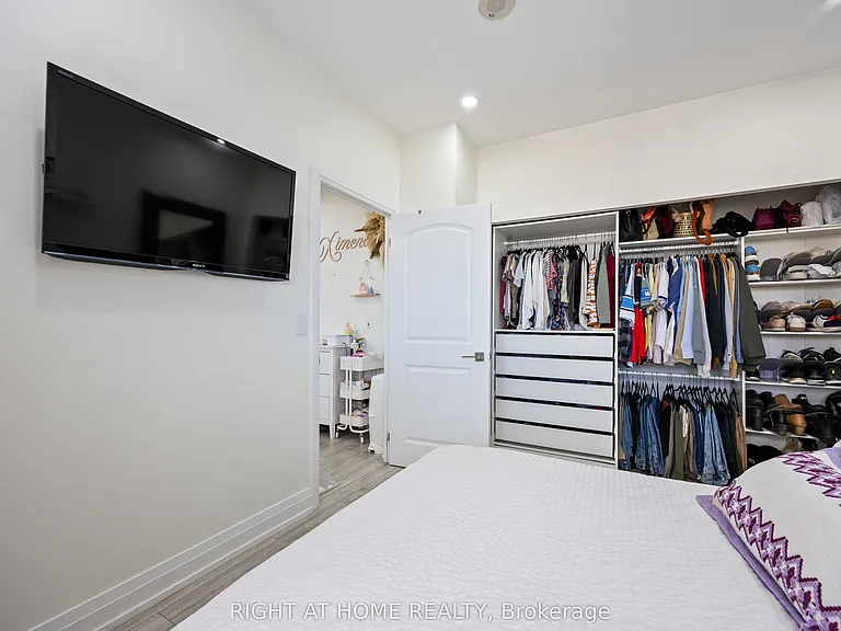 1060 Sheppard Ave W #1521 — Photo 14