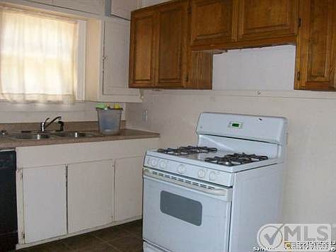 5th image of 703 Hays St