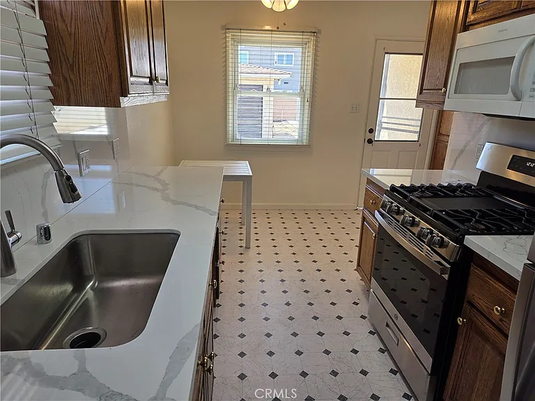 121 N Baymar Ave — Photo 5