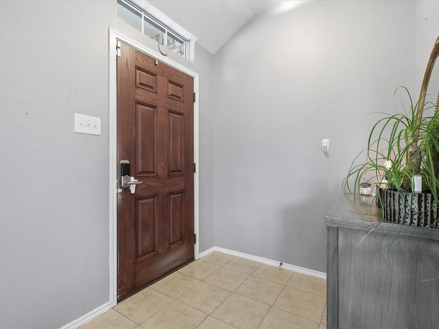 3 bed, 2.0 bath, 1847 sqft, $2,300 — Photo 4