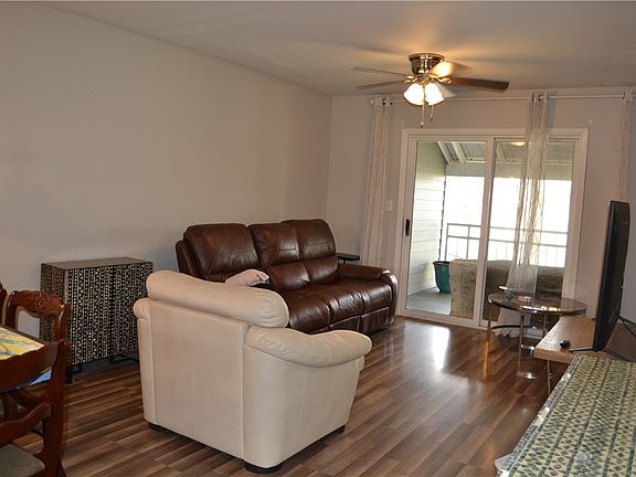 5th image of 411 Northlake Dr
