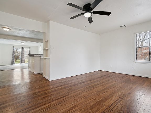 2nd image of 202 W Peach St