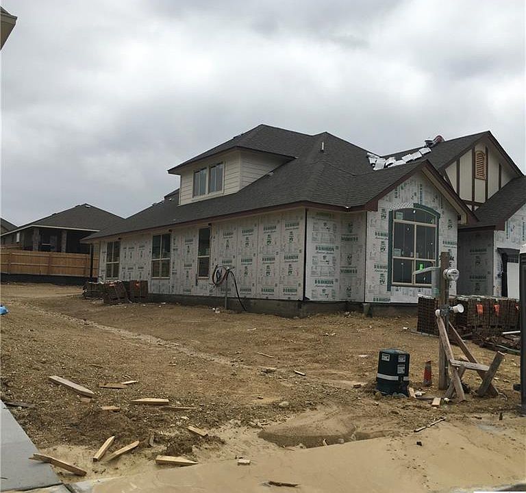 2nd image of 5304 Primavera Ln