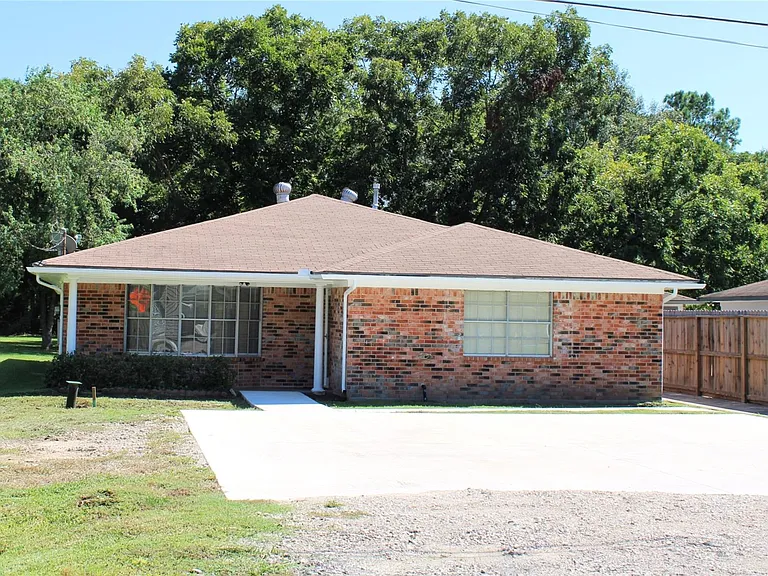 121 Mary Ln — Photo 1