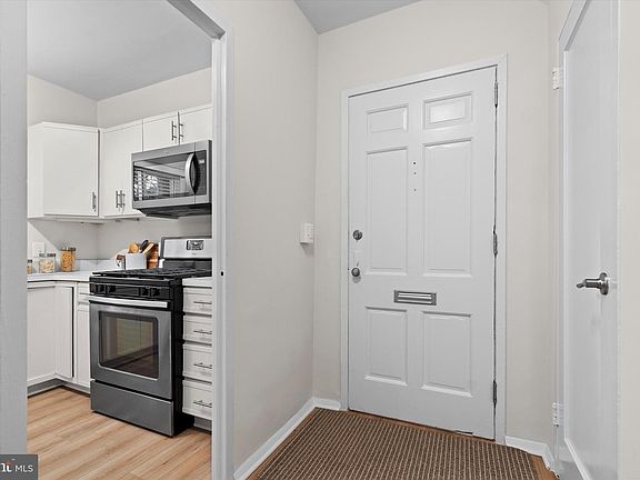4th image of 3210 Martha Custis Dr