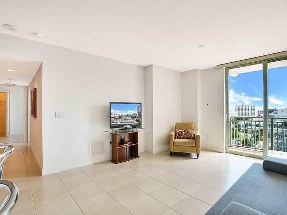 3rd image of 610 Clematis St APT 720