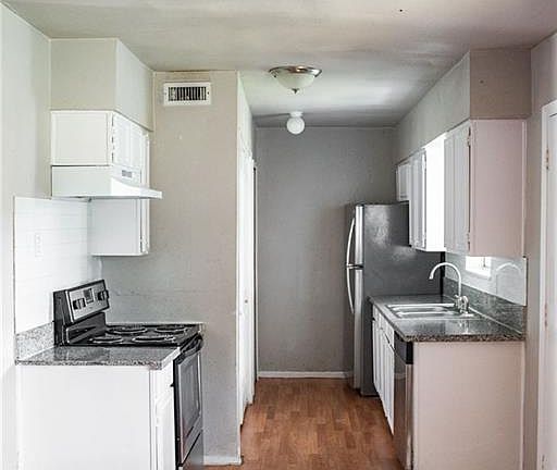 3rd image of 1126 Springwood Dr