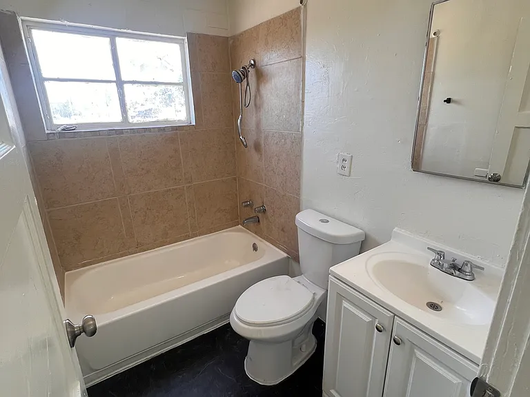 2743 S Norton Vis — Photo 5