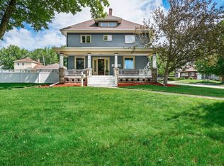 302 W Division St, Dodgeville, WI 53533