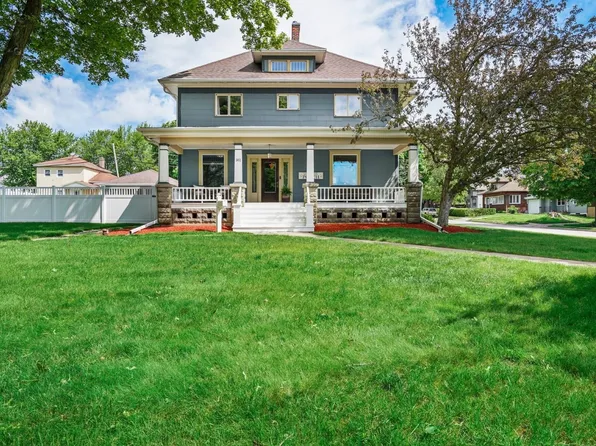 302 W Division St, Dodgeville, WI 53533
