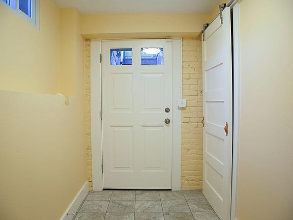 2nd image of 802 N Yakima Ave #1