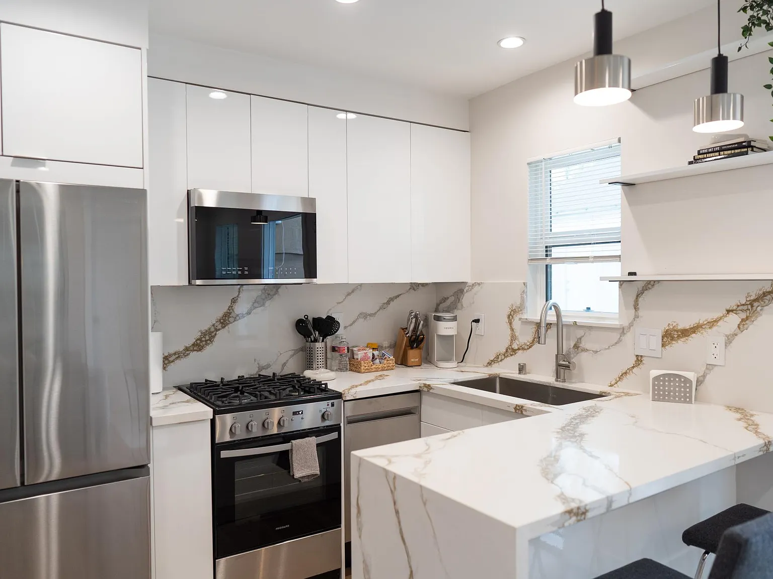1 bed, 400 sqft, $3,500 — Photo 1