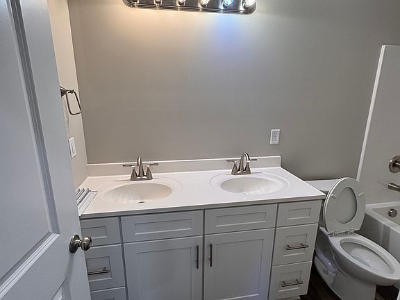 4th image of 213 W Market St