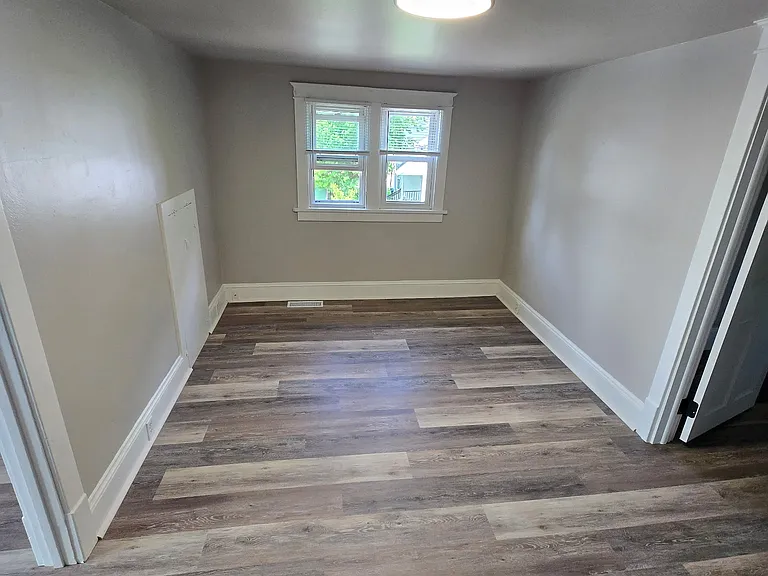 120 Bowen St — Photo 6
