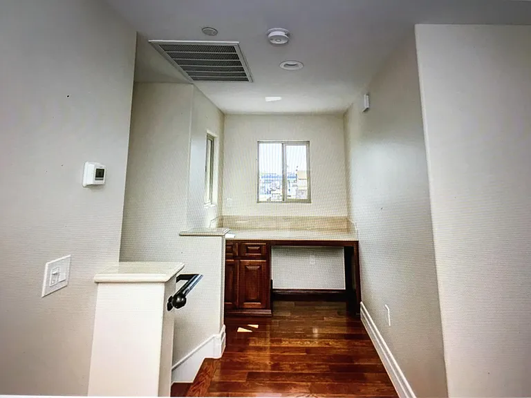 UPPER LANDING DESK NOOK AREA