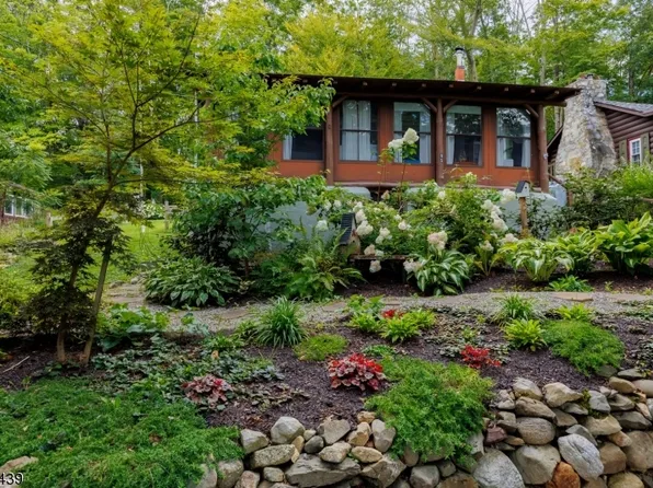 95 Lakeside Dr, Vernon Twp., NJ 07461