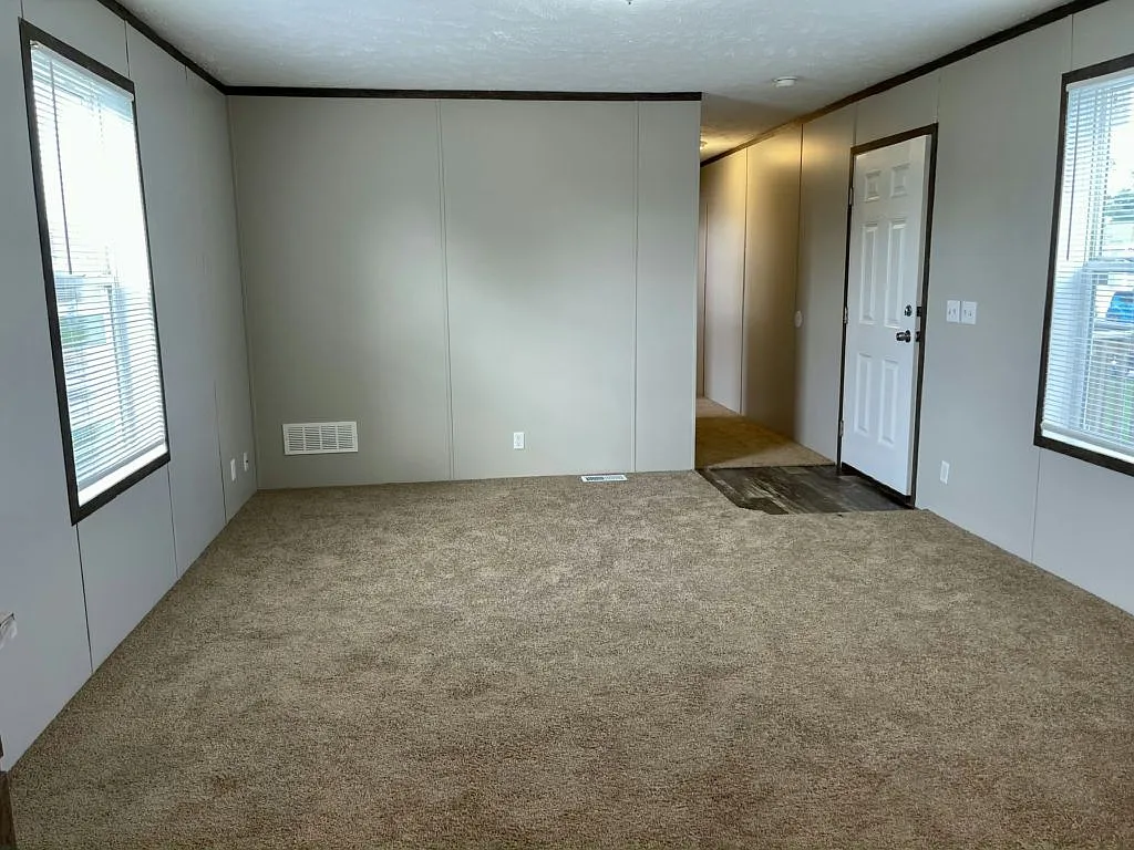 3 bed, 924 sqft, $1,550 — Photo 4
