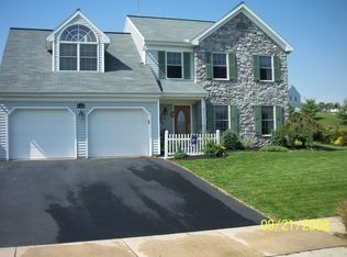 425 Farmland Dr, Elizabethtown, PA 17022