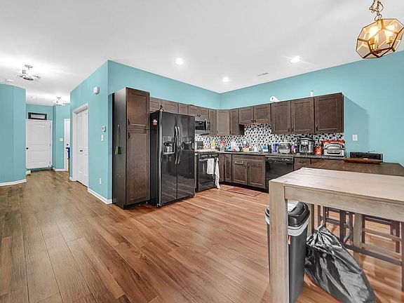 5th image of 7808 Wright St