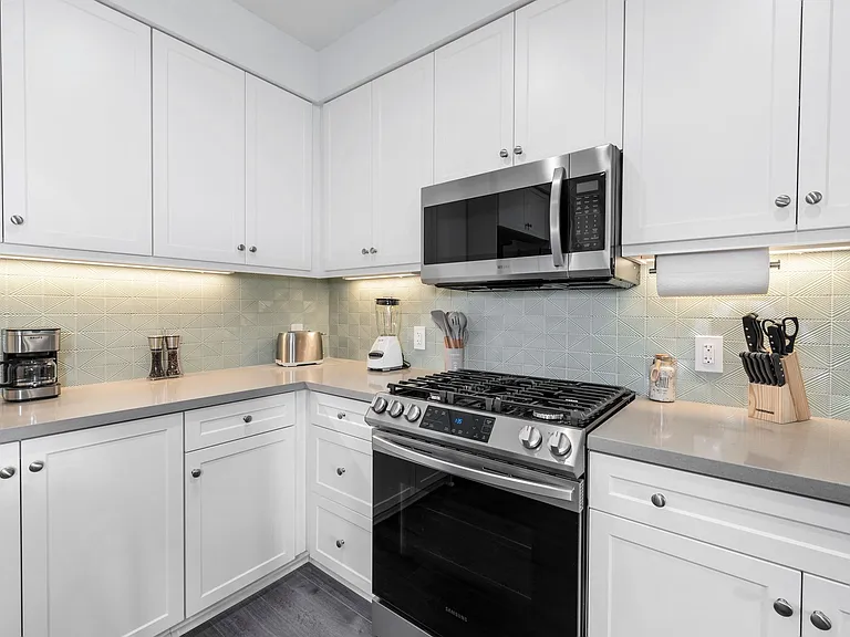 Mission View Residences — Photo 41