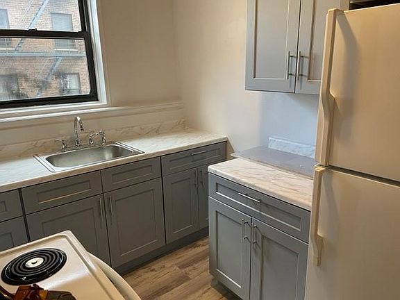 4th image of 10 N Broadway Floor 4