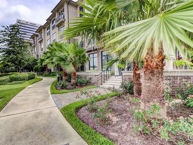 Arlo Westchase — Photo 29
