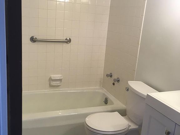 5th image of 818 Walnut St APT 1