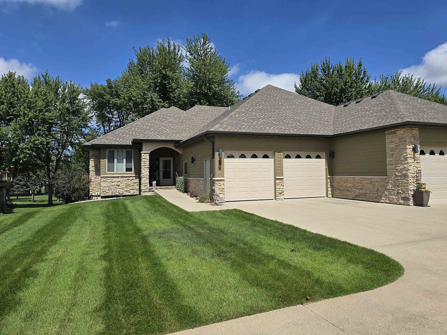 319 202nd St — Emerald Hills Golf Club